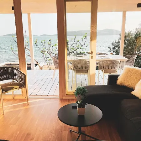 Mit Privatpool Fuer 6 Personen Ca 60 Qm In Drage, Dalmatien Norddalmatien