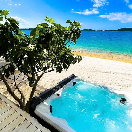 Feriehus Mit Privatpool Fuer 6 Personen Ca 60 Qm In Drage, Dalmatien Norddalmatien *
