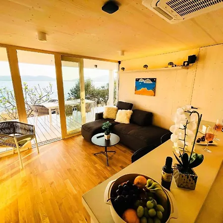 Mit Privatpool Fuer 6 Personen Ca 60 Qm In Drage, Dalmatien Norddalmatien Feriehus