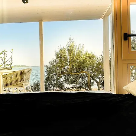 Mit Privatpool Fuer 6 Personen Ca 60 Qm In Drage, Dalmatien Norddalmatien Feriehus