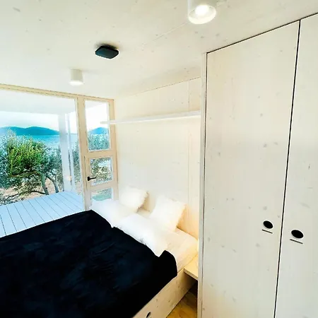 Mit Privatpool Fuer 6 Personen Ca 60 Qm In Drage, Dalmatien Norddalmatien *