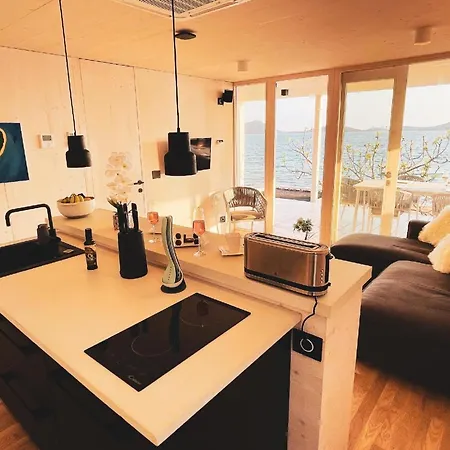 Feriehus Mit Privatpool Fuer 6 Personen Ca 60 Qm In Drage, Dalmatien Norddalmatien *