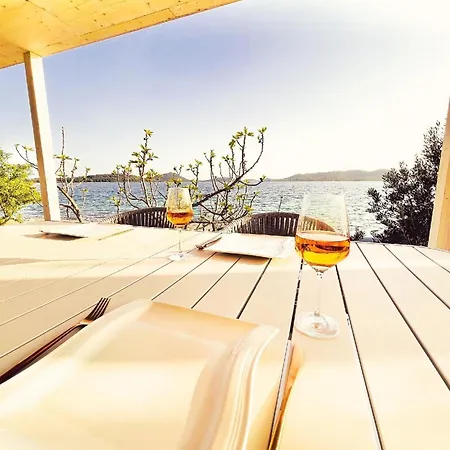 Mit Privatpool Fuer 6 Personen Ca 60 Qm In Drage, Dalmatien Norddalmatien